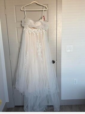 Wedding dress in Ivory